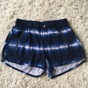 Athleta tie-dye shorts with zip pockets, small